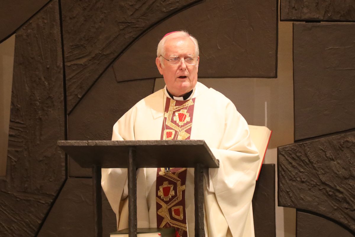 "Sie alle haben den Auftrag, das Wort Gottes zu verkünden und durch Ihr Leben zu bezeugen", sagte Bischof em. Dr. Friedhelm Hofmann. "Sie alle haben den Auftrag, das Wort Gottes zu verkünden und durch Ihr Leben zu bezeugen", sagte Bischof em. Dr. Friedhelm Hofmann.