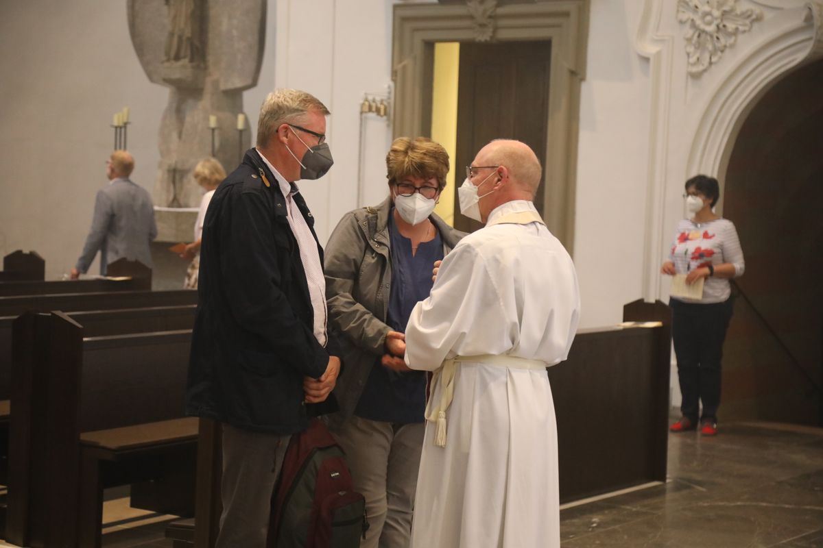 2721/0637-Dankgottesdienst für Ehejubilare mit Bischof Dr. Franz Jung_28284 Bischof Dr. Franz Jung hat am Mittwochabend, 30. Juni, einen Gottesdienst im Würzburger Kiliansdom gefeiert.