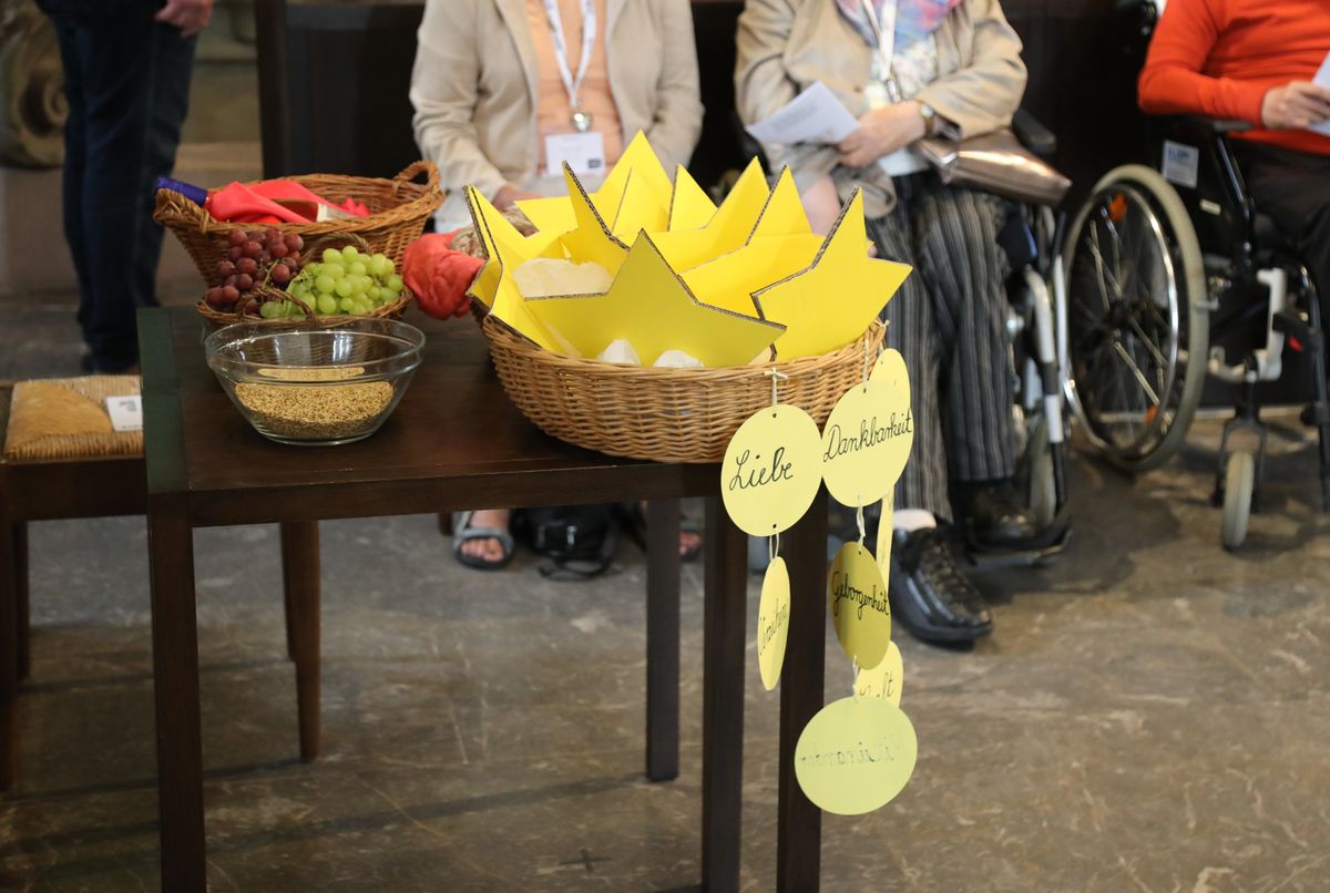 Weihbischof Paul Reder feierte am Samstag, 13. Juli, einen Kiliani-Gottesdienst für Menschen im Alter, in Krankheit und mit Behinderung im Kiliansdom. 