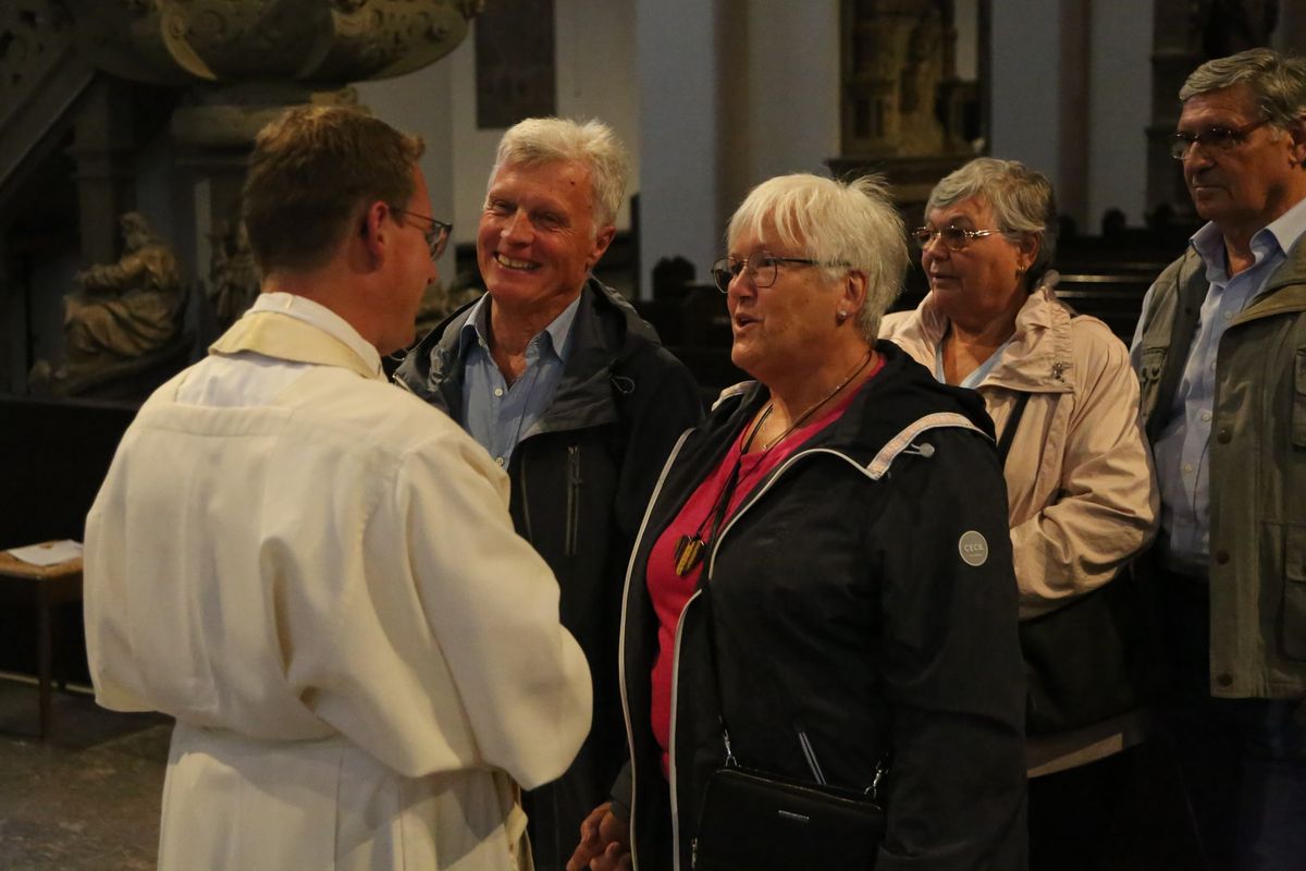 Bischof Dr. Franz Jung hat am Donnerstagnachmittag, 4. Juli, mit etwa 320 Paaren im Kiliansdom ihr goldenes oder diamantenes Ehejubiläum gefeiert.