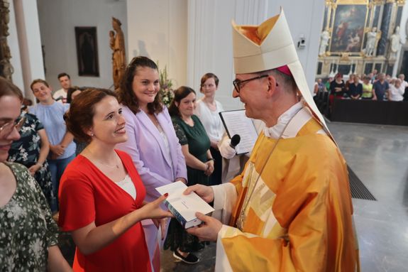 Bischof Dr. Franz Jung beauftragte Franziska Reichert als Pastoralreferentin.