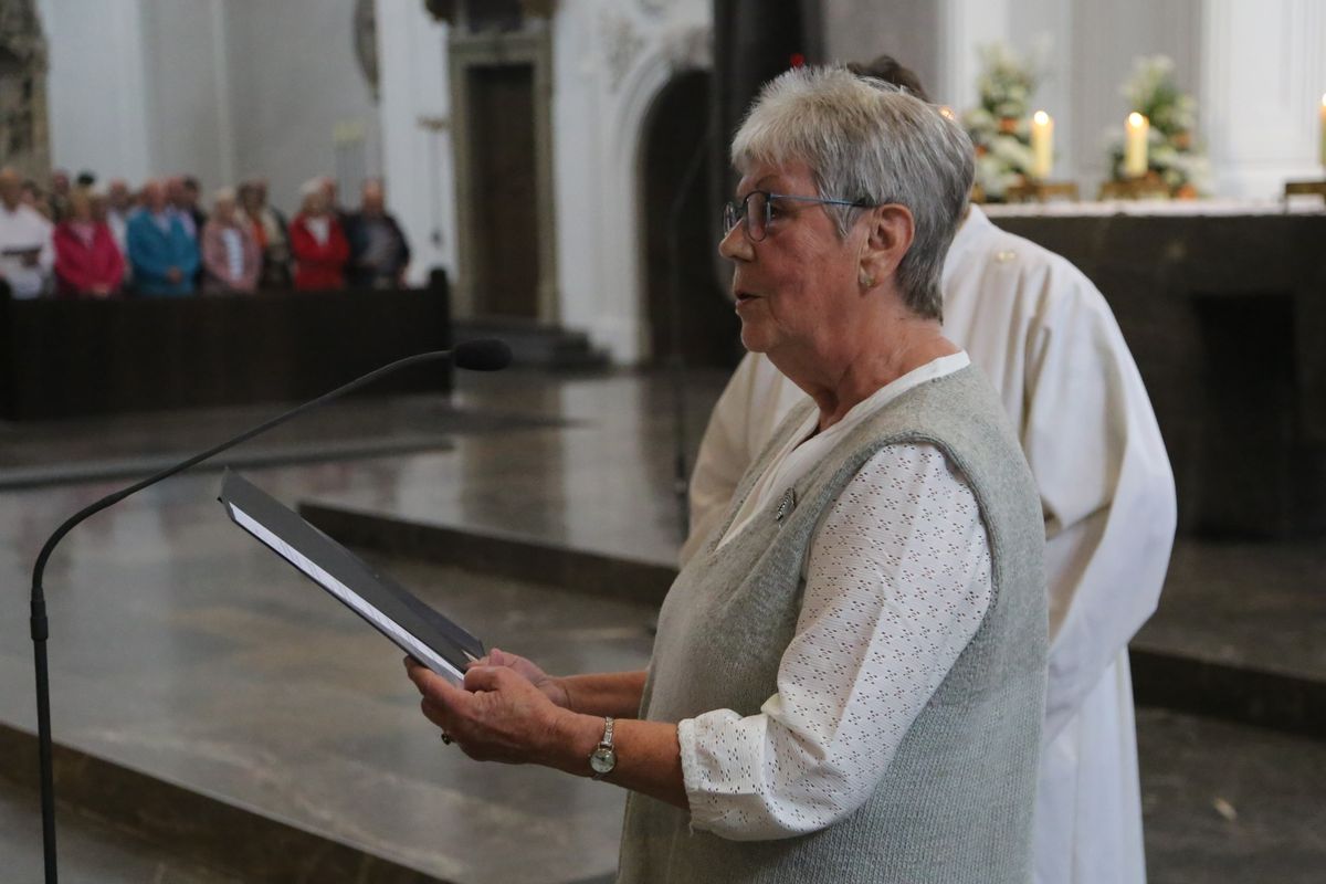 Bischof Dr. Franz Jung hat am Donnerstagnachmittag, 4. Juli, mit etwa 320 Paaren im Kiliansdom ihr goldenes oder diamantenes Ehejubiläum gefeiert.