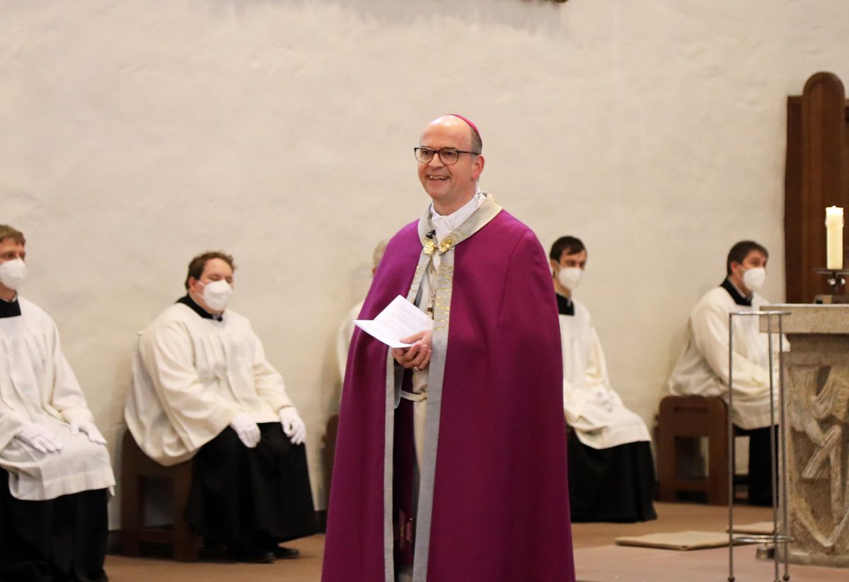 Bischof Dr. Franz Jung rief in seiner Predigt dazu auf, wie der heilige Franziskus an die Orte zu gehen, an denen es wehtut.