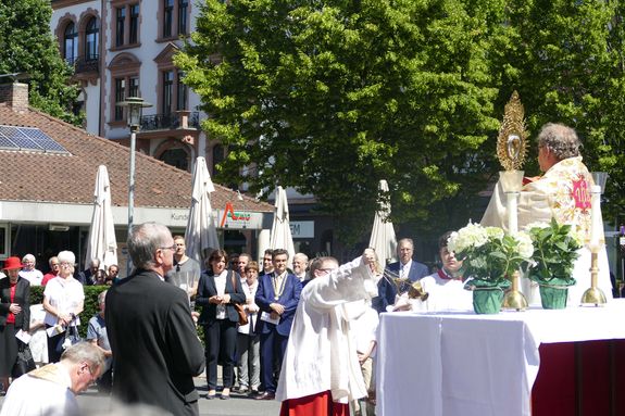 Die Fronleichnamsprozession in Aschaffenburg stand unter dem Motto "Europa und seine Patrone".