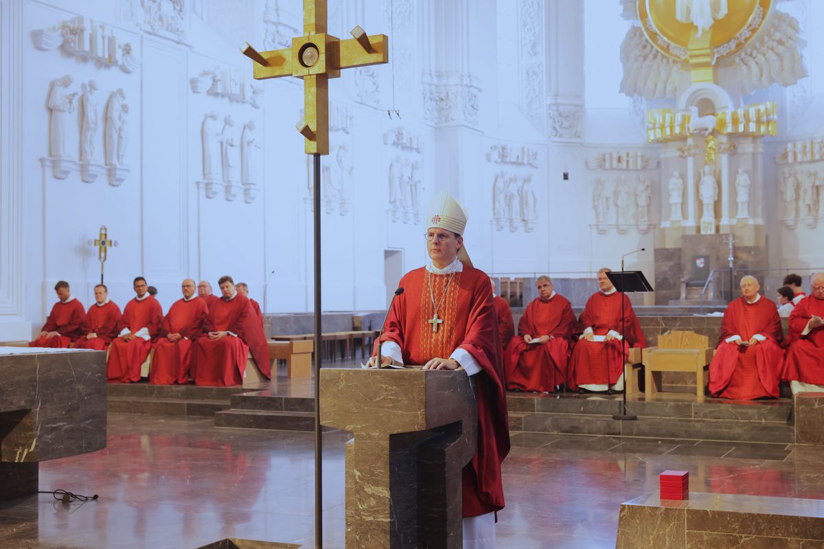 Rund 900 Personen feierten den Kiliani-Pontifikalgottesdienst für Räte und Politiker am Montagabend, 7. Juli, im Kiliansdom mit. Eine Begegnung auf dem Kiliansplatz schloss sich an. 
