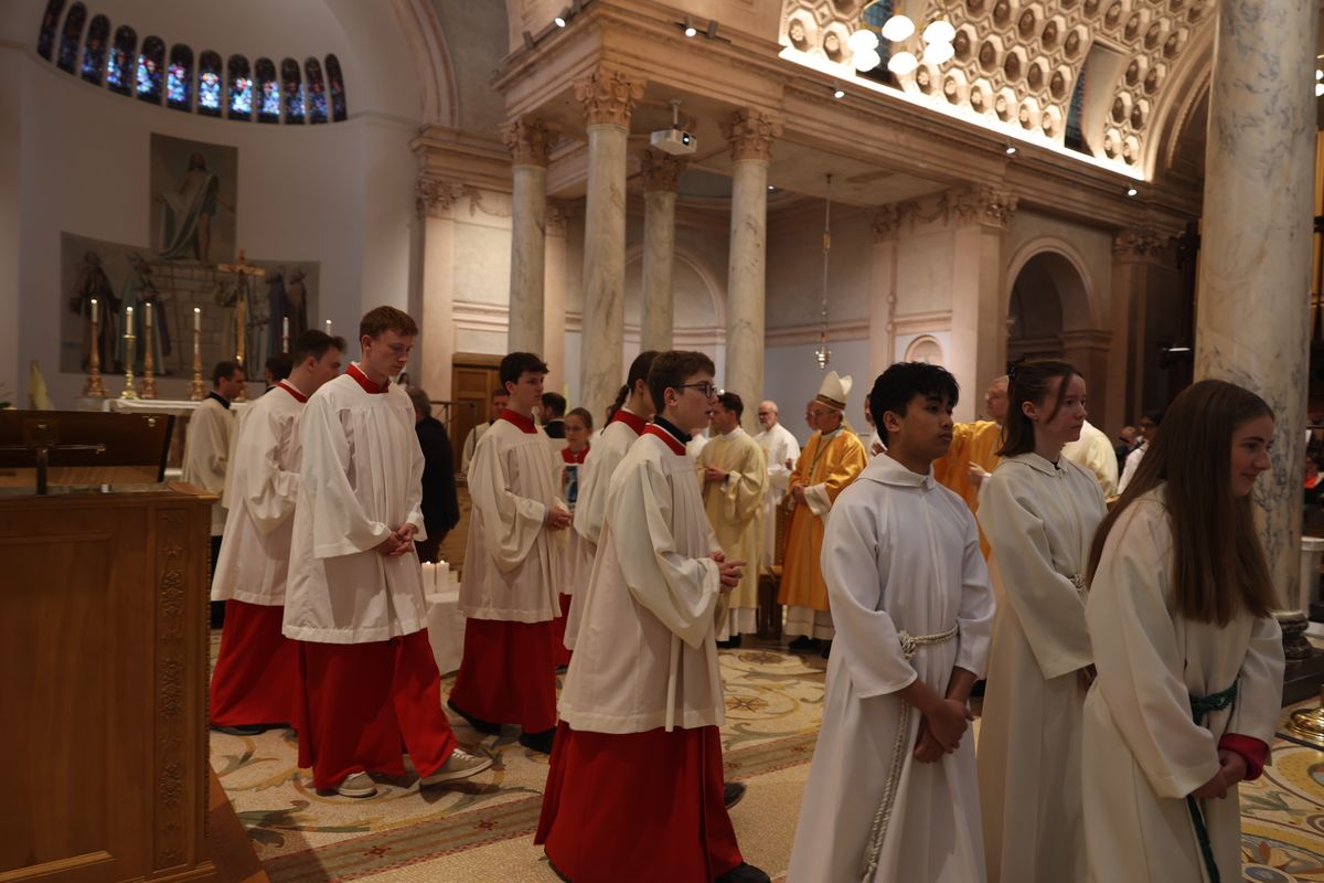 Bischof Dr. Franz Jung feierte am Sonntag, 6. Oktober, einen Gottesdienst zum Abschluss der Irlandwallfahrt mit den Reliquien der Frankenapostel in der Kathedrale von Cavan. Im Anschluss wurde der Schrein mit den Häuptern der Märtyrer für den Rücktransport nach Würzburg sicher verpackt.