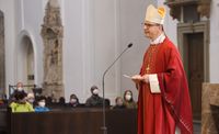 Bischof Dr. Franz Jung rief in seiner Predigt die Gläubigen auf, Jesu Wohlgeruch zu verbreiten, "im Gebet und in der Anbetung, im Dienst am Nächsten und in der Großherzigkeit in der Nachfolge".  Bischof Dr. Franz Jung rief in seiner Predigt die Gläubigen auf, Jesu Wohlgeruch zu verbreiten, "im Gebet und in der Anbetung, im Dienst am Nächsten und in der Großherzigkeit in der Nachfolge".
