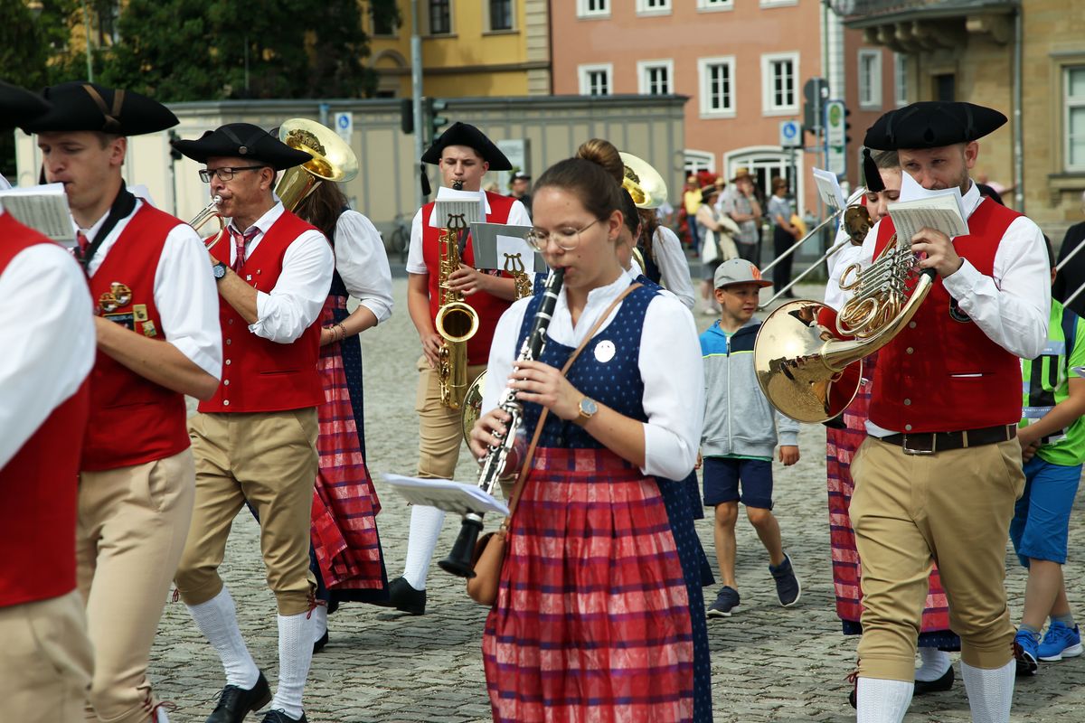 Die Fronleichnamsprozession in Würzburg stand unter dem Motto "Denn Gott hat uns nicht einen Geist der Verzagtheit gegeben, sondern den Geist der Kraft, der Liebe und Besonnenheit".
