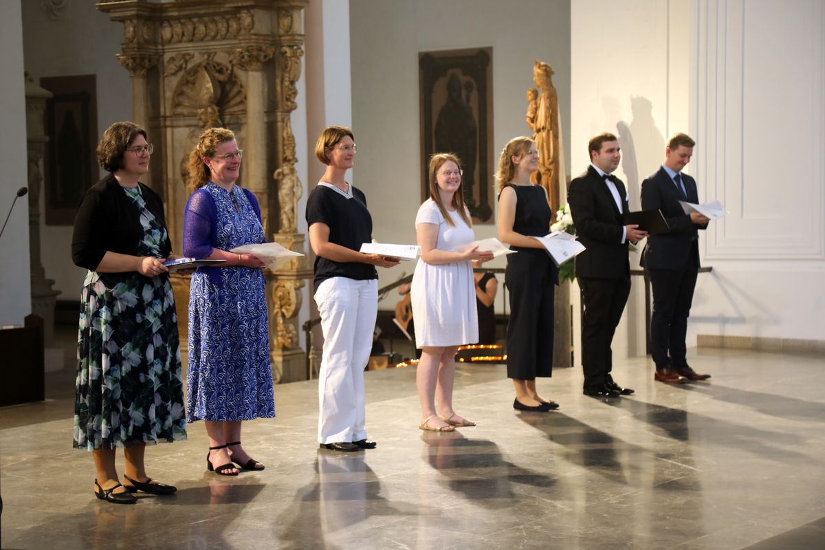 Fünf Frauen und zwei Männer hat Bischof Dr. Franz Jung bei einem Pontifikalgottesdienst am Freitag, 18. Juli 2025, als Pastoral- beziehungsweise Gemeindereferentinnen und -referenten beauftragt.