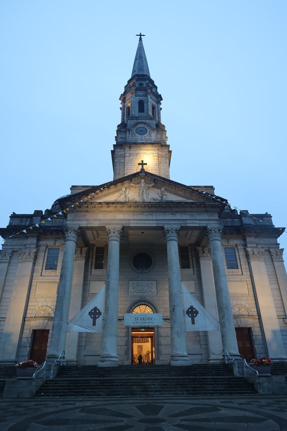 Bischof Martin Hayes feierte am Samstagabend, 5. Oktober, mit den Gästen aus Deutschland einen Jugendgottesdienst in der Kathedrale von Cavan.