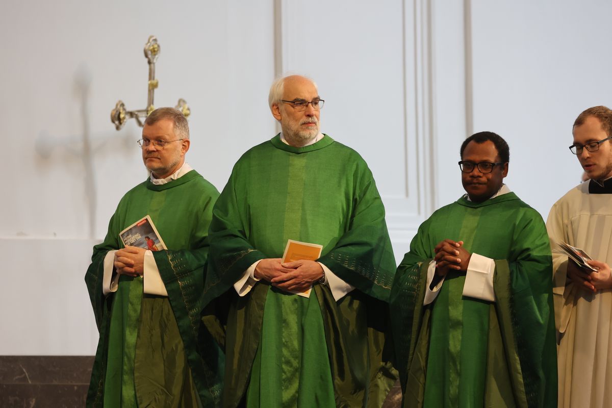 Mit einem Pontifikalgottesdienst im Kiliansdom und einem Festakt in Burkardushaus ist am Sonntag, 27. Oktober, in Würzburg der bundesweite Abschluss des Monats der Weltmission begangen worden. Beispielland war in diesem Jahr Papua-Neuguinea.
