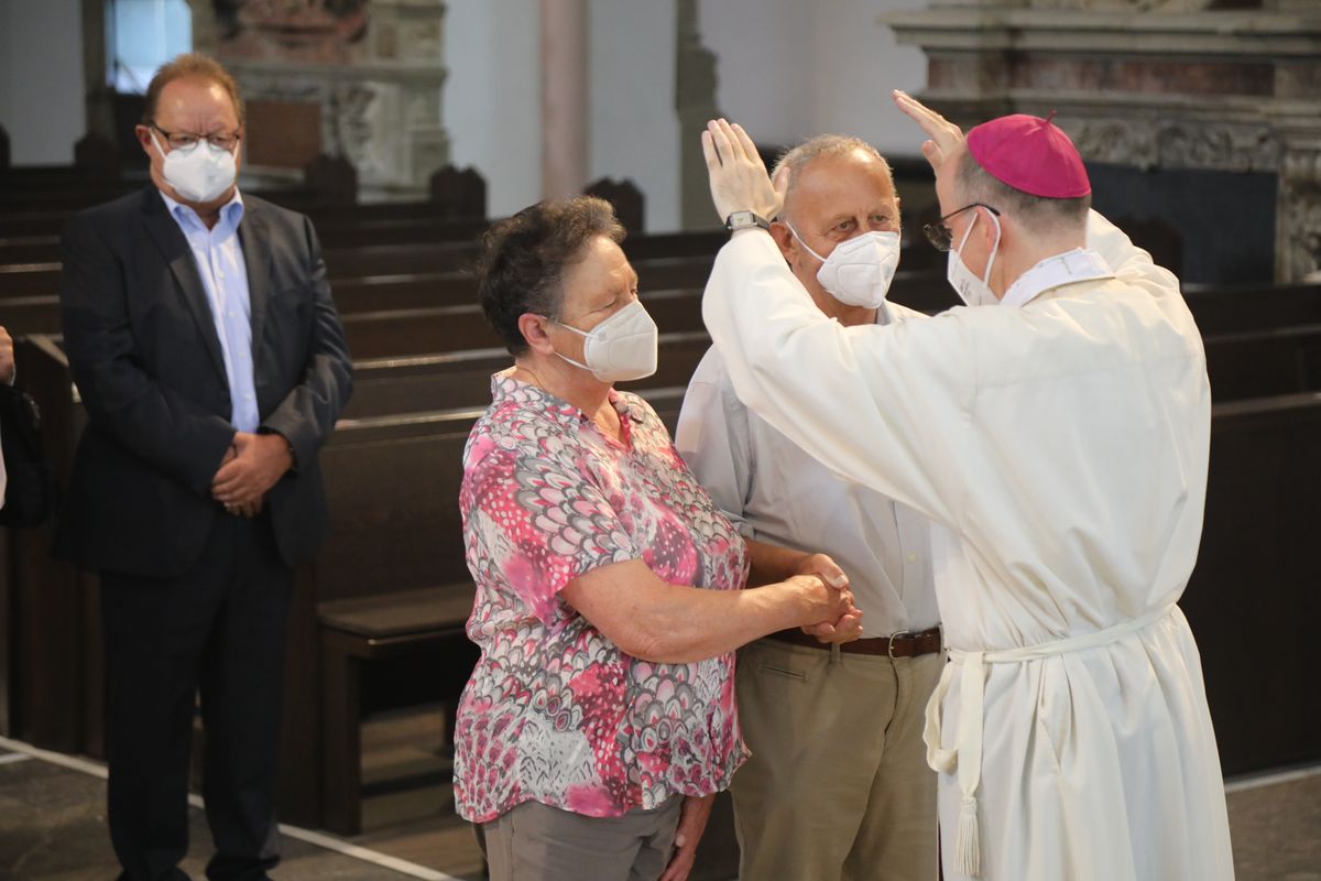 2621/0621 Dankgottesdienst für Ehejubilare mit Bischof Jung_27844