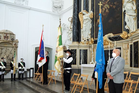 Bischof Dr. Franz Jung feierte am Donnerstag, 3. Juni, den Fronleichnamsgottesdienst im Kiliansdom. Bischof Dr. Franz Jung feierte am Donnerstag, 3. Juni, den Fronleichnamsgottesdienst im Kiliansdom.