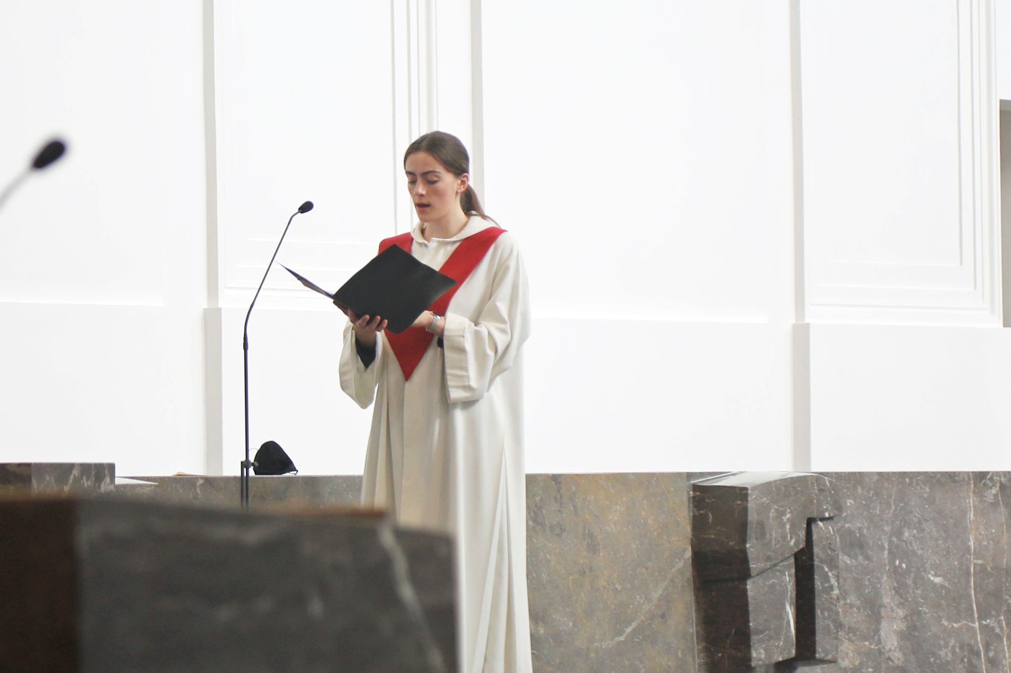 	 Weihbischof Ulrich Boom feierte am Mittwochnachmittag, 30. Juni, einen Gottesdienst für Ehepaare, die 2020 oder 2021 ihr goldenes, diamantenes oder eisernes Ehejubiläum hatten. Im Anschluss konnten sich die Paare segnen lassen.