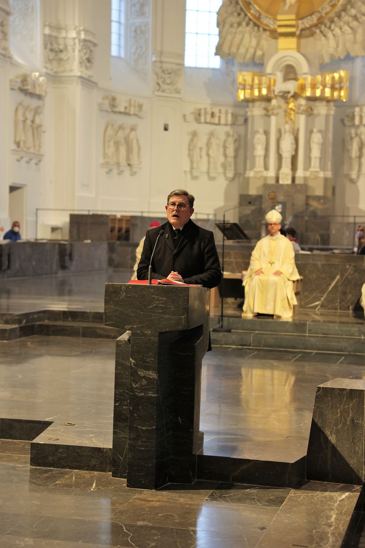 Mit der Messe vom Letzten Abendmahl am Gründonnerstag, 14. April, hat Bischof Dr. Franz Jung im Würzburger Kiliansdom die drei österlichen Tage vom Leiden und Sterben, von der Grabesruhe und der Auferstehung des Herrn eröffnet.