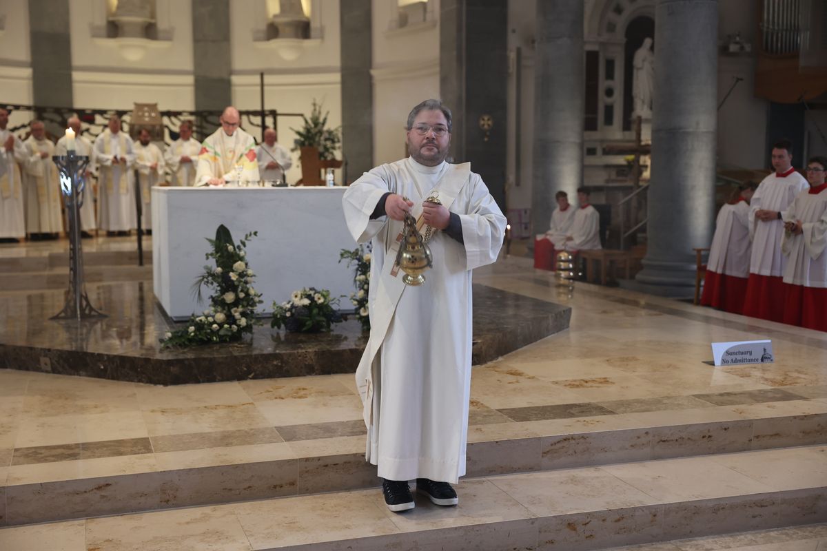 Bischof Dr. Franz Jung feierte am Festtag des heiligen Franziskus in der Kathedrale des heiligen Mél in Longford einen Gottesdienst. Im Anschluss lud die Pfarrei zum Kaffee in das Untergeschoss ein.
