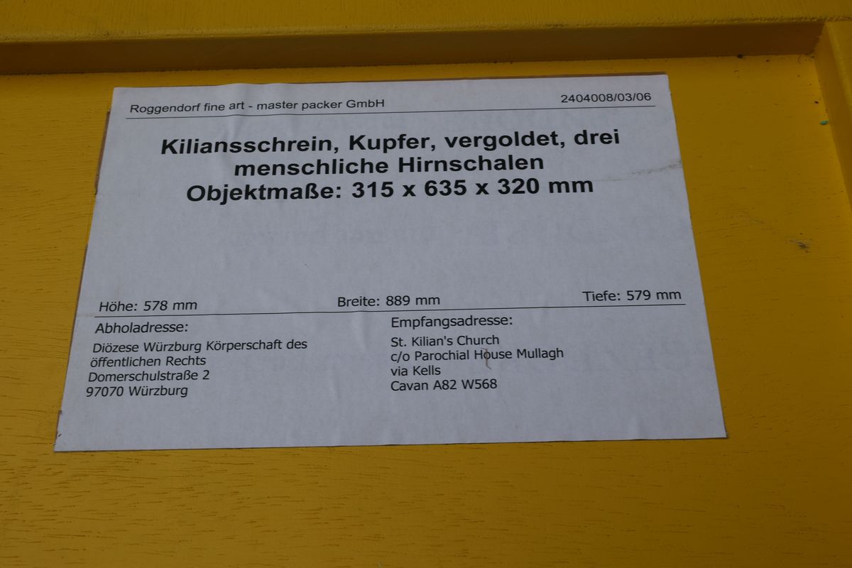 Bei einer liturgischen Feier am Donnerstag, 26. September, sind die Reliquien der Frankenapostel Kilian. Kolonat und Totnan aus dem Altar des Kiliansdom  genommen und im Anschluss für den Transport in Richtung Irland verladen worden. Von Mittwoch, 2., bis Sonntag, 6. Oktober, begleiten Bischof Dr. Franz Jung und Generalvikar Dr. Jürgen Vorndran mit einer Pilgergruppe aus dem Bistum den Kilianschrein bei dessen vorübergehendem  Irland-Aufenthalt. 