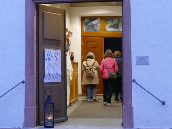 Viel zu entdecken gab es im Sinnesgarten, den die Aschaffenburger Gruppe des Frauenbundes im Marienstift aufgebaut hatte. Viel zu entdecken gab es im Sinnesgarten, den die Aschaffenburger Gruppe des Frauenbundes im Marienstift aufgebaut hatte.
