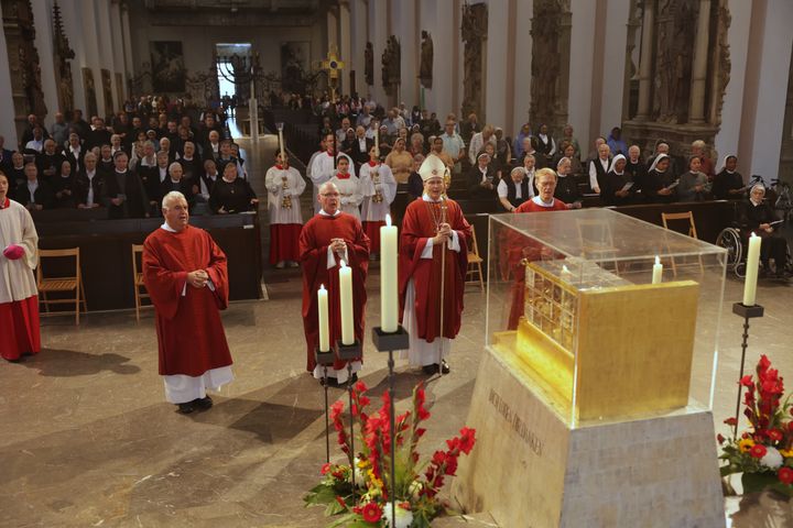 Mit Ordensleuten und Missionaren hat Weihbischof Paul Reder am Mittwochnachmittag, 9. Juli, im Kiliansdom einen Kiliani-Gottesdienst gefeiert. 