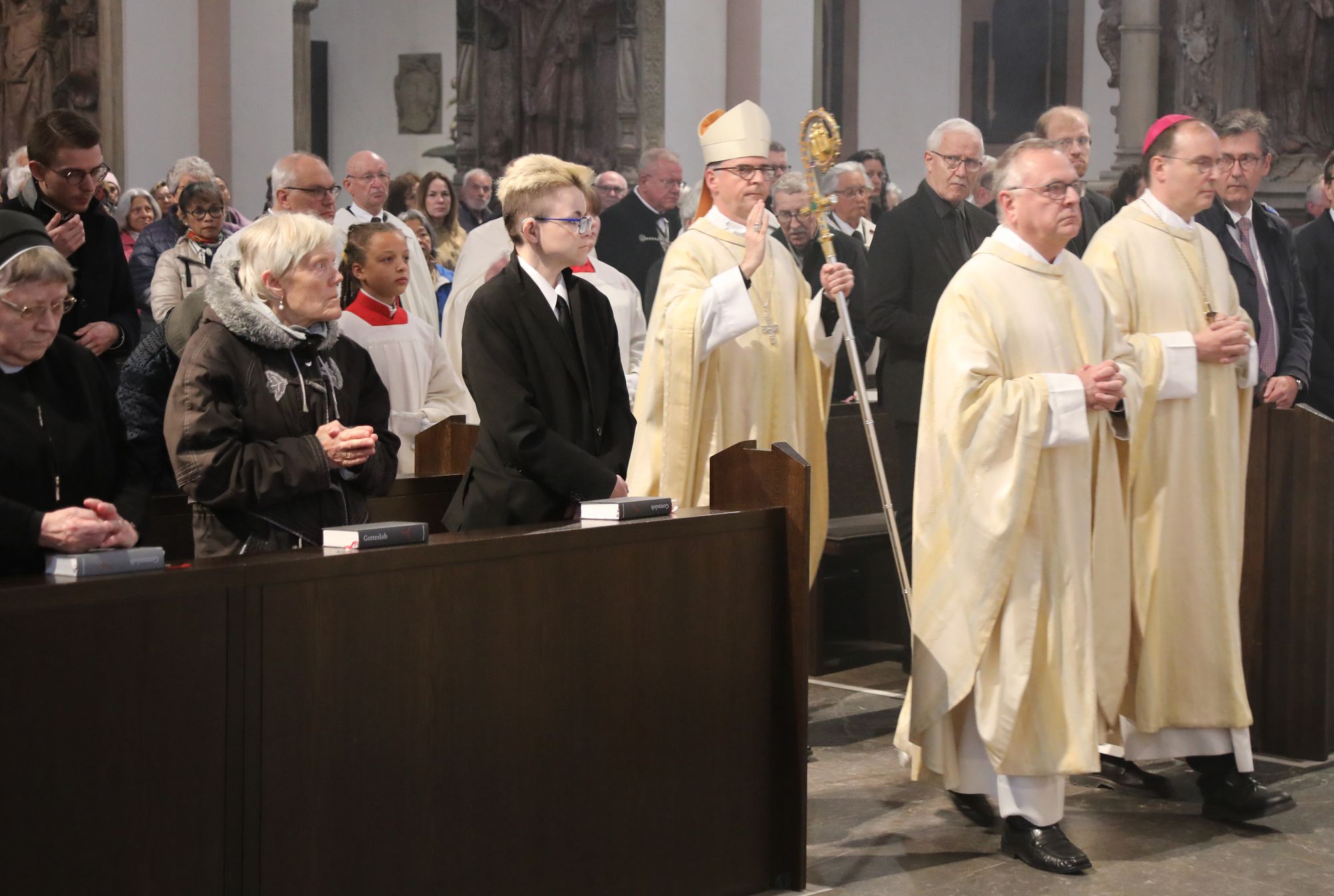 1825/0422 Pontifikalrequiem für Papst Franziskus_57475