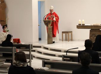 Bischof Dr. Franz Jung feiert am Freitagnachmittag, 9. Juli 2021, eine Kiliani-Pontifikalmesse in der Kapelle des Krankenhauses Sankt Josef in Schweinfurt.