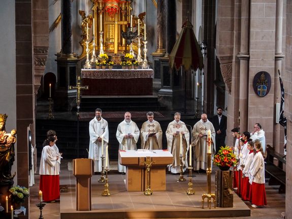 Dekan Martin Heim, Pater Nikola Curcio, Pfarrer Walenty Cugier und Ordinariatsrat Pfarrer Robert Sauer feierten den Gottesdienst und das "Eucharistische Kolloquium".