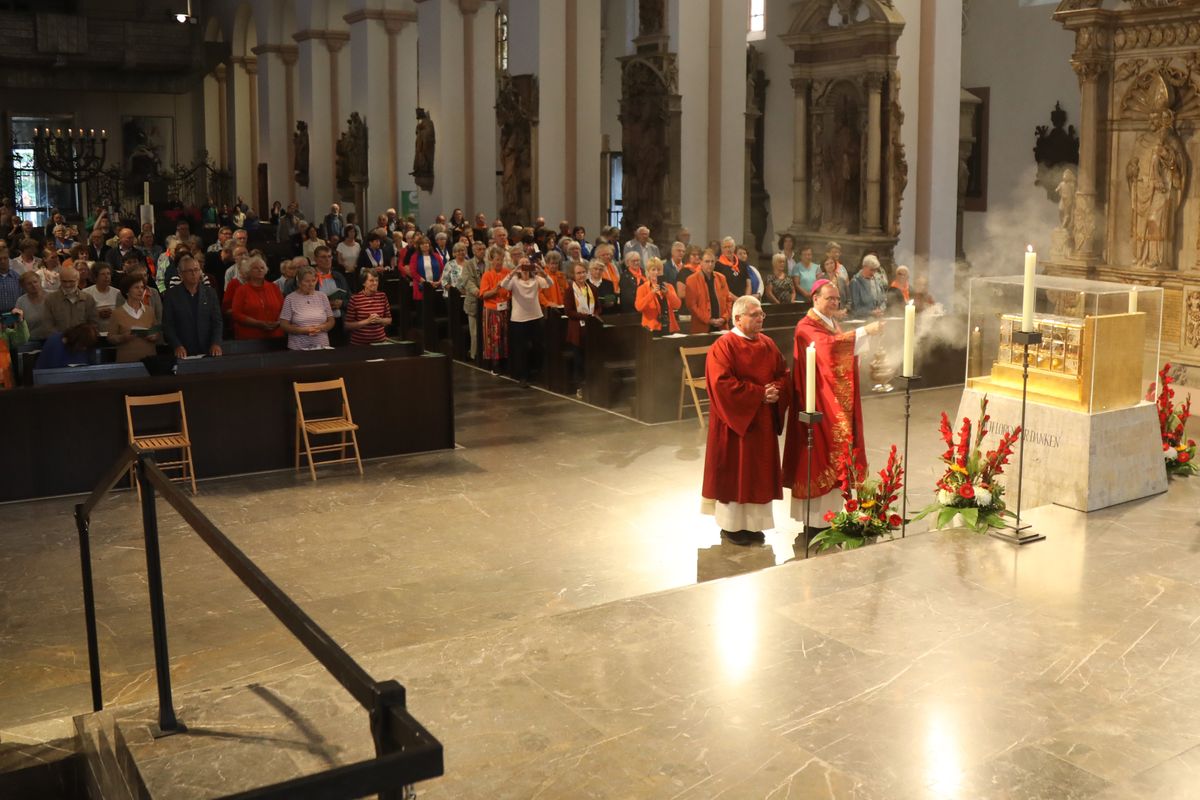 Weihbischof Paul Reder feierte am Dienstagabend, 8. Juli, einen Kiliani-Pontifikalgottesdienst mit den Katholischen Erwachsenenverbänden im Kiliansdom. 