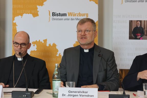 Generalvikar Dr. Jürgen Vorndran informierte unter anderem darüber, dass im Bistum Würzburg nach dem Ende des Baumoratoriums und dem Abschluss der Immobilienkategorisierung jetzt wieder Baumaßnahmen angegangen würden.