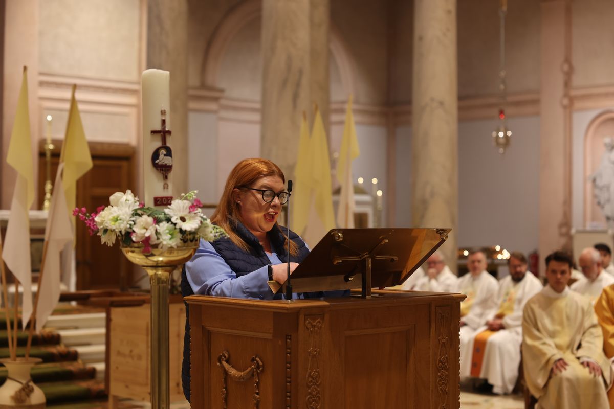 Bischof Dr. Franz Jung feierte am Sonntag, 6. Oktober, einen Gottesdienst zum Abschluss der Irlandwallfahrt mit den Reliquien der Frankenapostel in der Kathedrale von Cavan. Im Anschluss wurde der Schrein mit den Häuptern der Märtyrer für den Rücktransport nach Würzburg sicher verpackt.