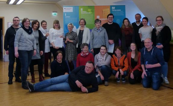 Insgesamt 16 neue Multiplikatoren zur Prävention sexualisierter Gewalt gibt es nun im Bistum Würzburg. Insgesamt 16 neue Multiplikatoren zur Prävention sexualisierter Gewalt gibt es nun im Bistum Würzburg.