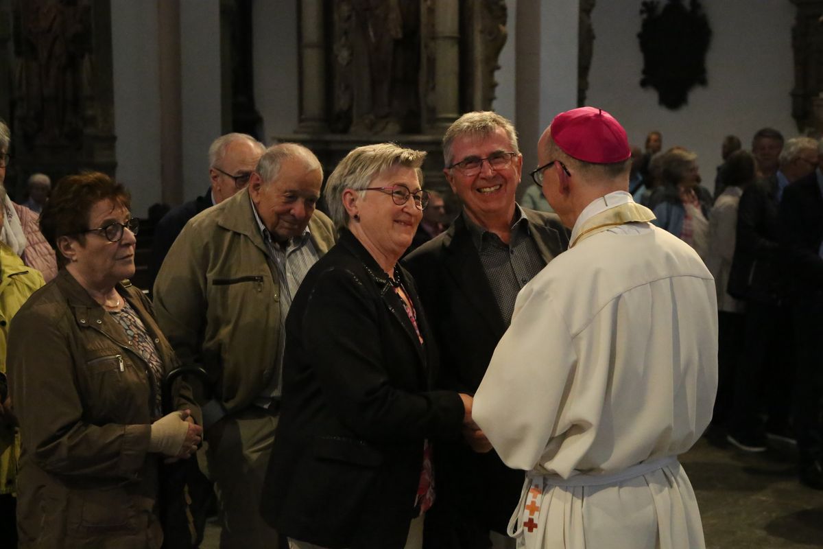 Bischof Dr. Franz Jung hat am Donnerstagnachmittag, 4. Juli, mit etwa 320 Paaren im Kiliansdom ihr goldenes oder diamantenes Ehejubiläum gefeiert.