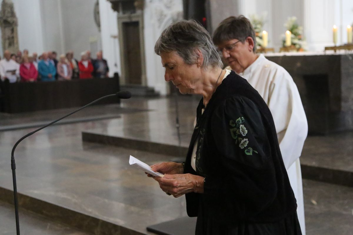 Bischof Dr. Franz Jung hat am Donnerstagnachmittag, 4. Juli, mit etwa 320 Paaren im Kiliansdom ihr goldenes oder diamantenes Ehejubiläum gefeiert.