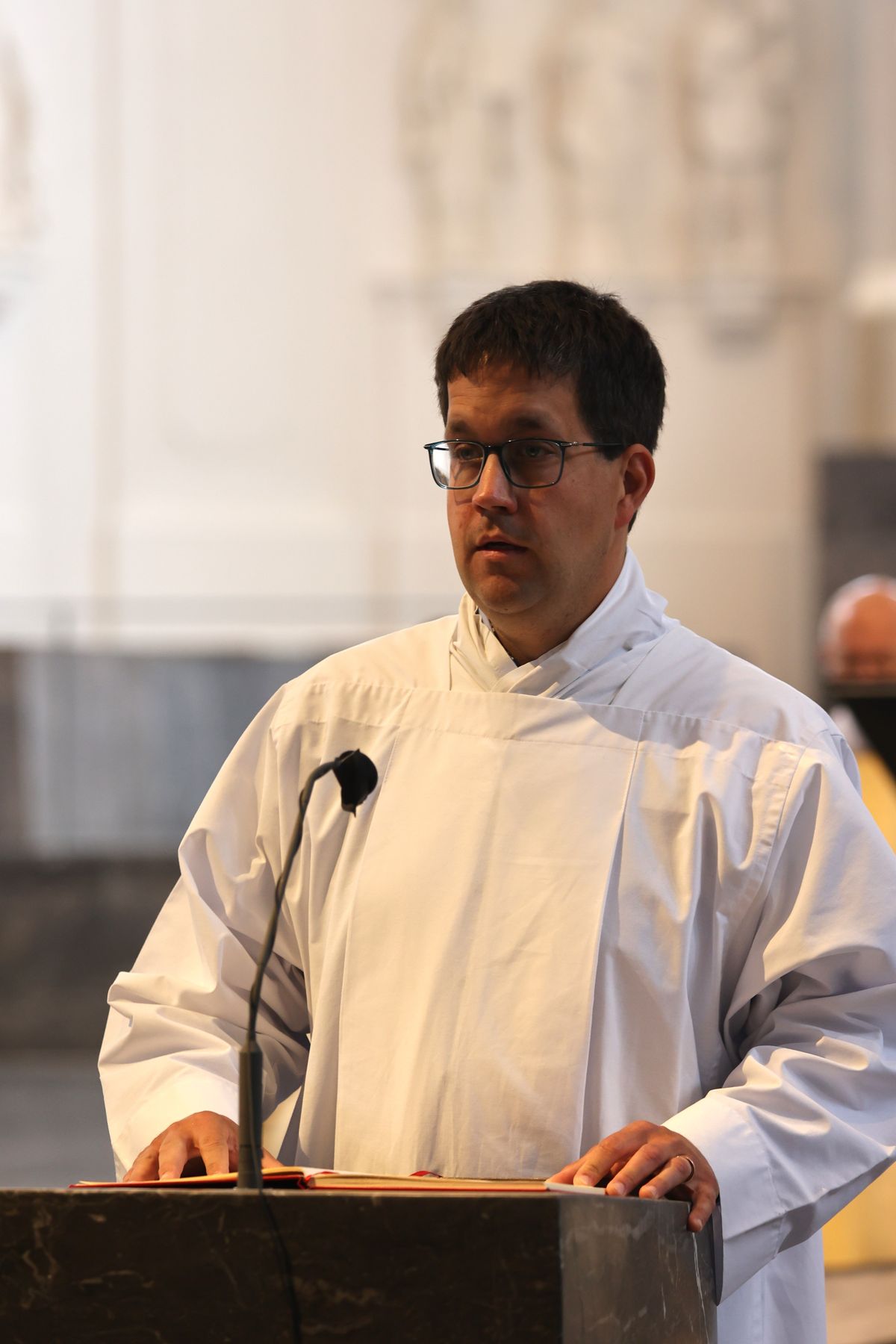 Mit mehr als 400 Ehepaaren, die seit 50, 60, 65 oder 70 Jahren verheiratet sind, hat Weihbischof em. Ulrich Boom am Donnerstagvormittag, 4. Juli, im Würzburger Kiliansdom einen Pontifikalgottesdienst gefeiert.