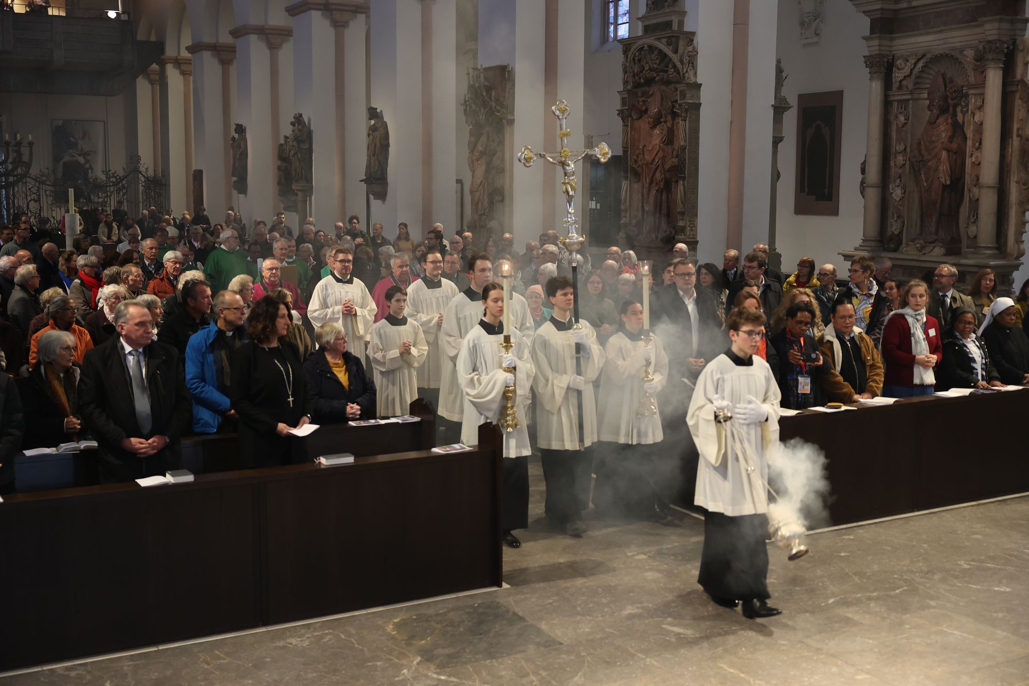 Mit einem Pontifikalgottesdienst im Kiliansdom und einem Festakt in Burkardushaus ist am Sonntag, 27. Oktober, in Würzburg der bundesweite Abschluss des Monats der Weltmission begangen worden. Beispielland war in diesem Jahr Papua-Neuguinea. Mit einem Pontifikalgottesdienst im Kiliansdom und einem Festakt in Burkardushaus ist am Sonntag, 27. Oktober, in Würzburg der bundesweite Abschluss des Monats der Weltmission begangen worden. Beispielland war in diesem Jahr Papua-Neuguinea.