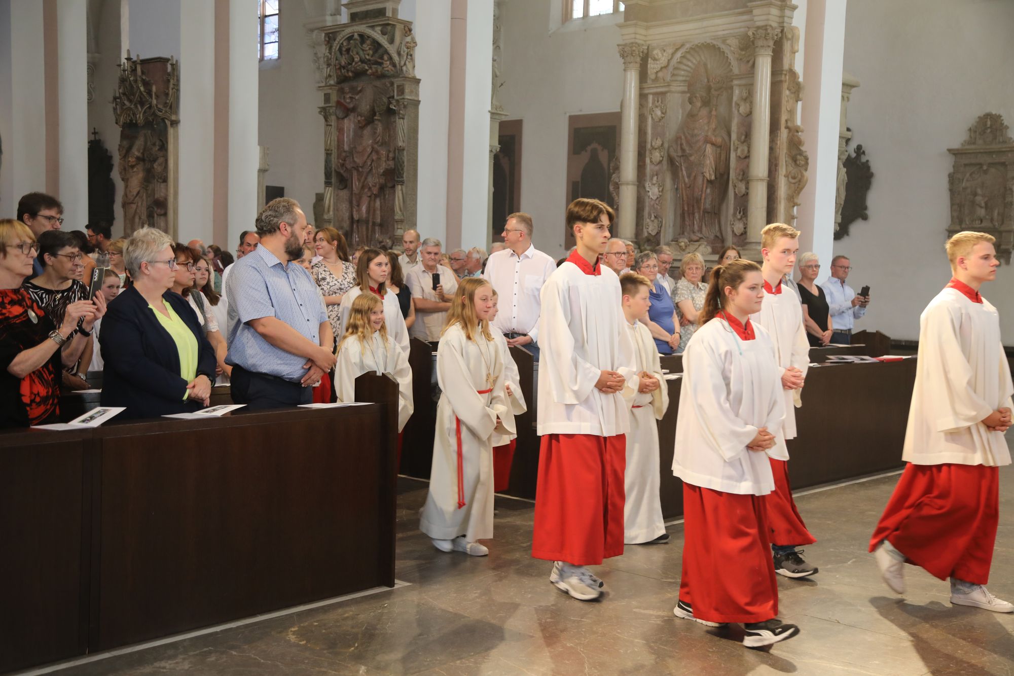 Fünf Frauen und zwei Männer hat Bischof Dr. Franz Jung bei einem Pontifikalgottesdienst am Freitag, 18. Juli 2025, als Pastoral- beziehungsweise Gemeindereferentinnen und -referenten beauftragt. Fünf Frauen und zwei Männer hat Bischof Dr. Franz Jung bei einem Pontifikalgottesdienst am Freitag, 18. Juli 2025, als Pastoral- beziehungsweise Gemeindereferentinnen und -referenten beauftragt.