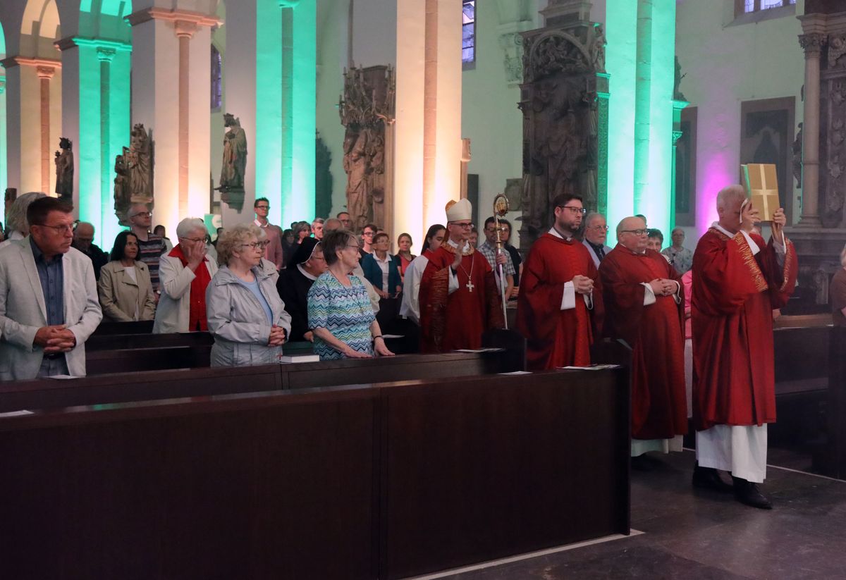 Die "Nacht der Hoffnung" in der Kiliani-Wallfahrtswoche am Samstagabend, 12. Juli, lud zu Stille, Gebet und Besinnung in den Kiliansdom ein. Viele Passanten nutzten das Angebot, das um Mitternacht endete.