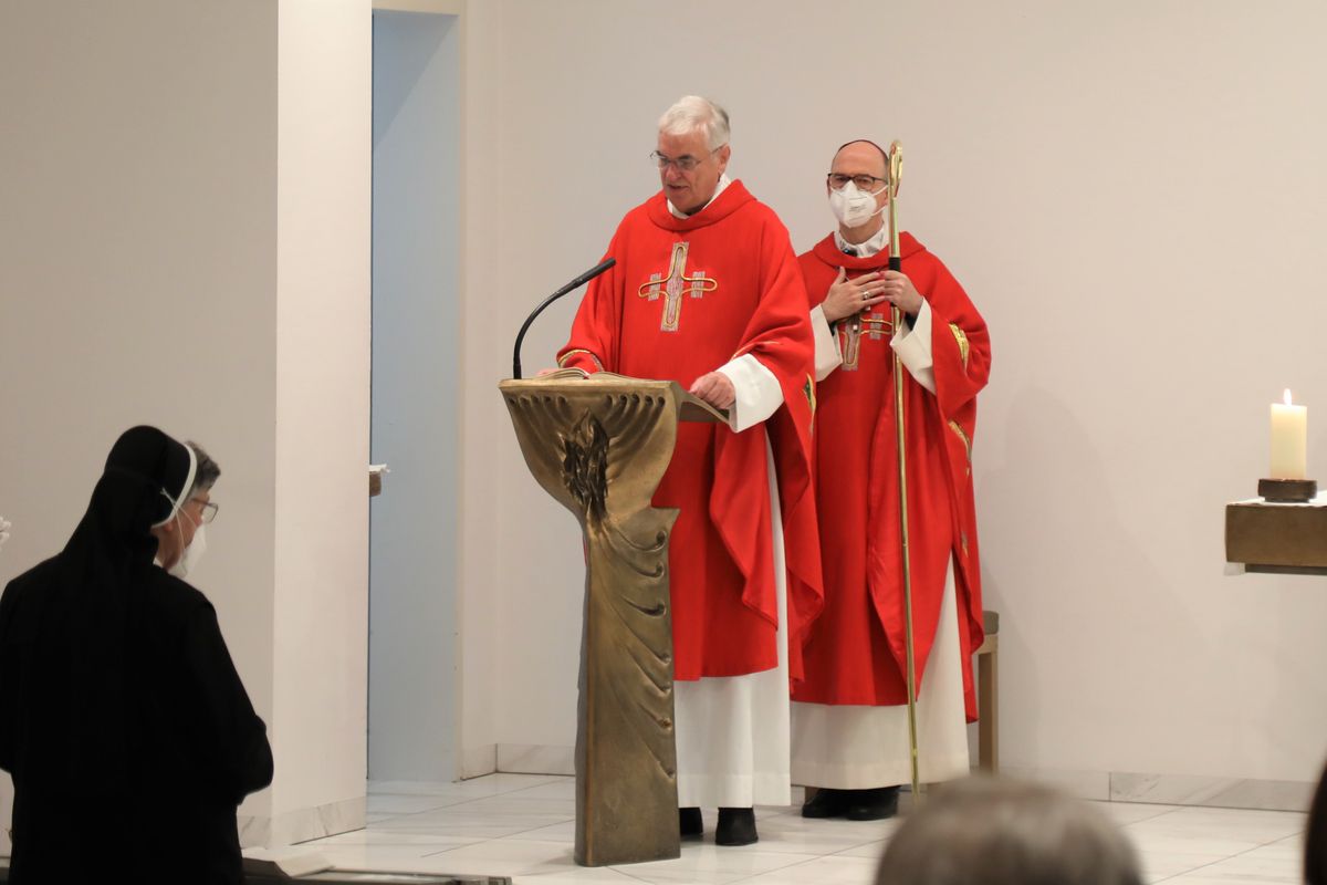 Bischof Dr. Franz Jung feiert am Freitagnachmittag, 9. Juli 2021, eine Kiliani-Pontifikalmesse in der Kapelle des Krankenhauses Sankt Josef in Schweinfurt.