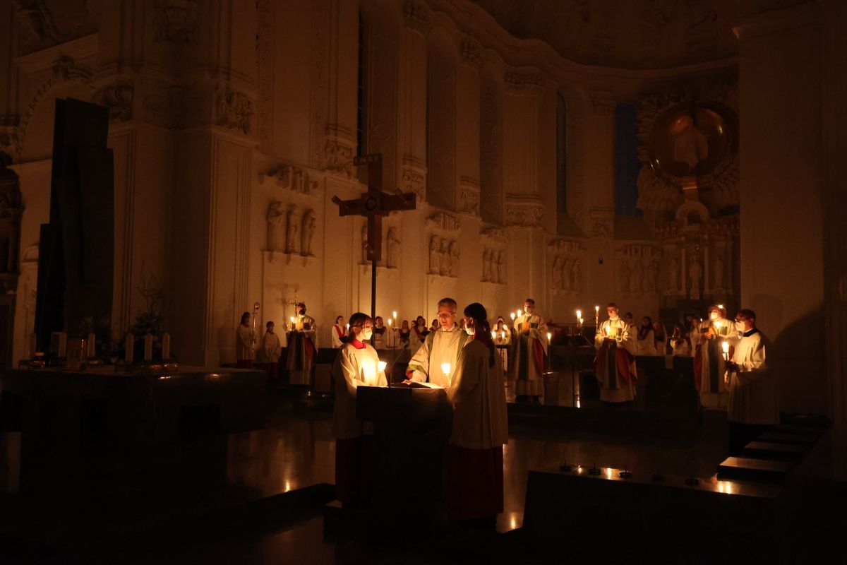 BIschof Dr. Franz Jung feiert am Samstagabend, 16. April, im Würzburger Kiliansdom die Osternacht.