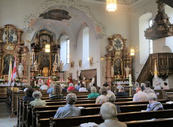 Weihbischof Ulrich Boom feierte am Donnerstagabend ein Pontifikalamt in der Pfarrkirche Sankt Michael in Zeil am Main.