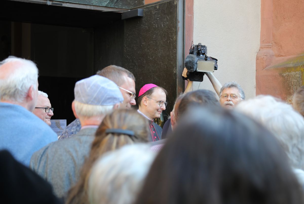 Bei einem Pontifkalgottesdienst im Würzburger Kiliansdom ist an Christi Himmelfahrt, 9. Mai 2024, Weihbischof Paul Reder zum Bischof geweiht worden.