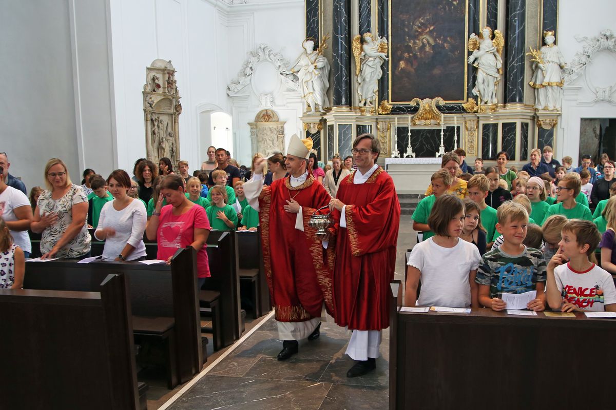 2819/0752 Kiliani-Wallfahrt der Kommunionkinder_16007