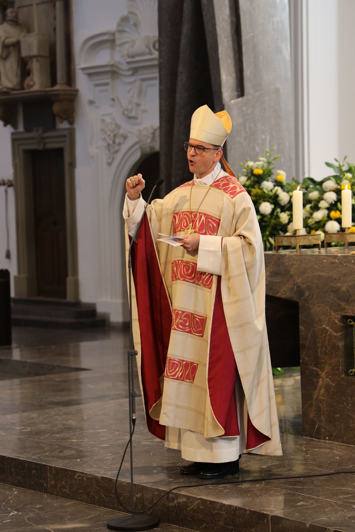 Bei einem feierlichen Gottesdienst im Würzburger Kiliansdom weihte Bischof Dr. Franz Jung Bertram Ziegler zum Diakon. Zahlreiche Verwandte, Freunde und Wegbegleiter des Priesterseminaristen nahmen an der Feier teil.