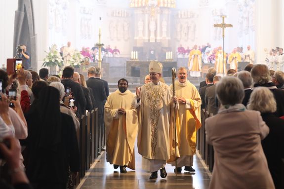 Bei einem Pontifikalgottesdienst im Würzburger Kiliansdom ist an Christi Himmelfahrt, 9. Mai 2024, Weihbischof Paul Reder zum Bischof geweiht worden. 