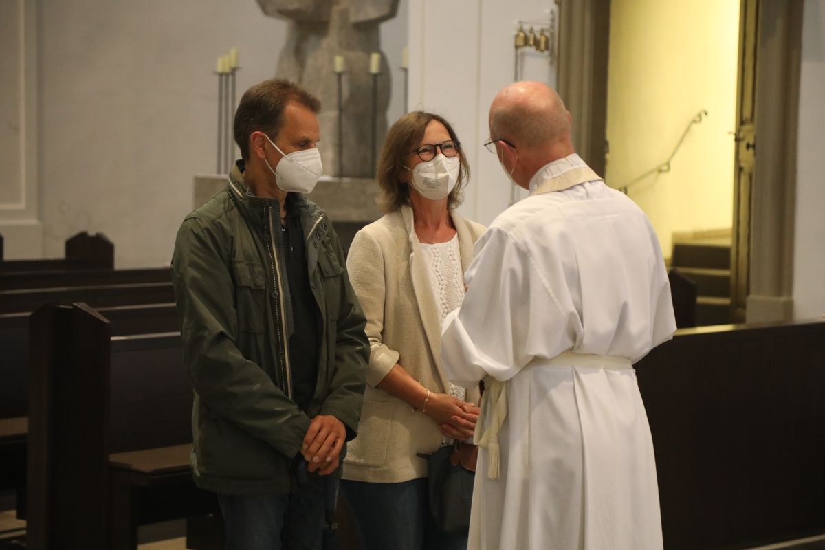 2721/0637-Dankgottesdienst für Ehejubilare mit Bischof Dr. Franz Jung_28322 Bischof Dr. Franz Jung hat am Mittwochabend, 30. Juni, einen Gottesdienst im Würzburger Kiliansdom gefeiert.