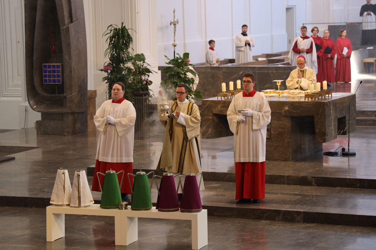 3720/0925 Missa Chrismatis_22992