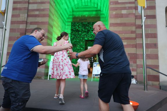 Die "Nacht der Hoffnung" am Samstagabend, 13. Juli, der Kiliani-Wallfahrtswoche lud zu Besinnung, Gebet und Kraftschöpfen in den Kiliansdom ein. Viele Passanten nutzten das Angebot, das um Mitternacht endete.