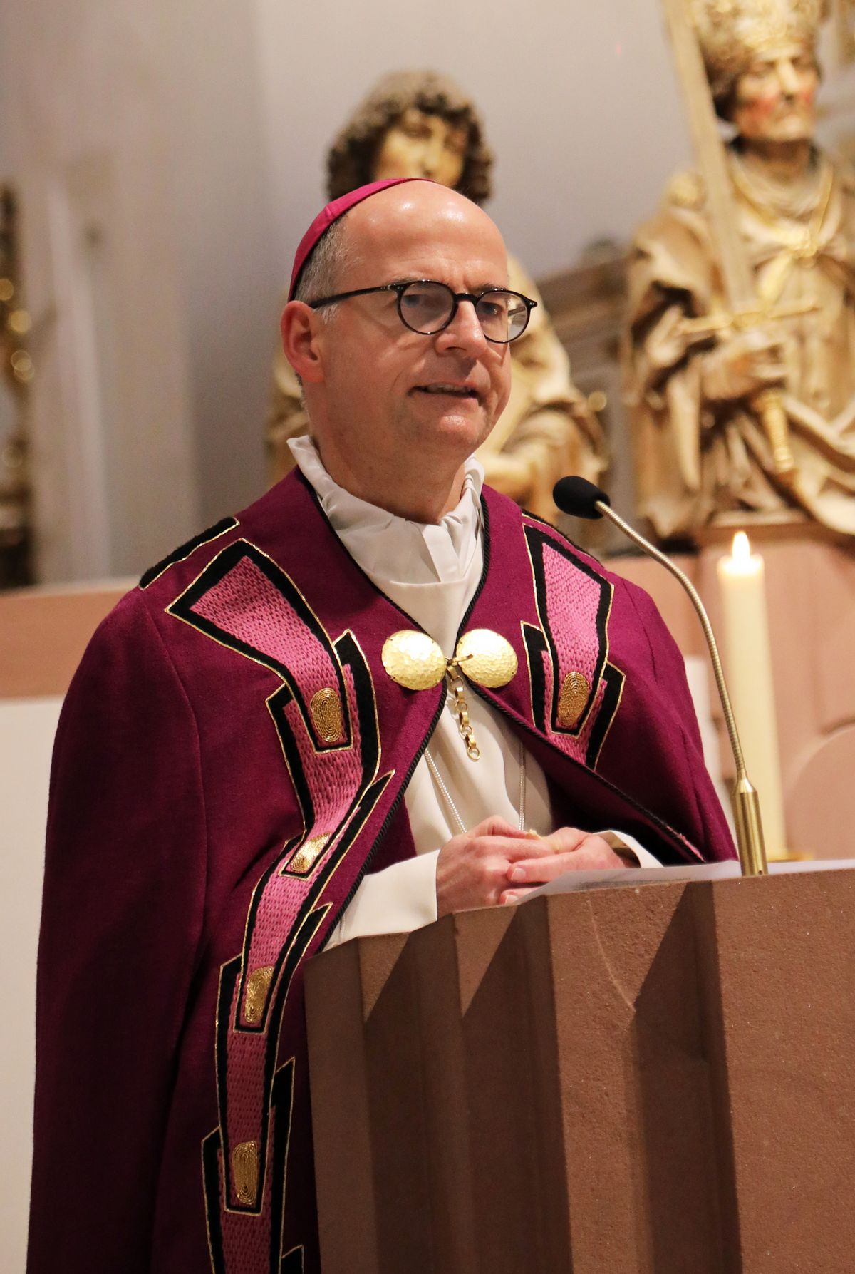 In seiner Predigt erläuterte Bischof Dr. Franz Jung, wie Kunst und Religion den Blick für eine andere Dimension öffnen.