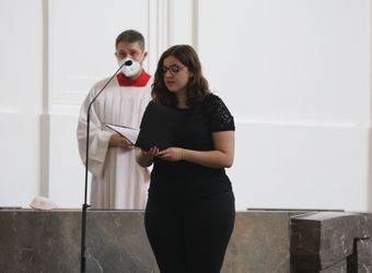 Mit rund 110 Ehepaaren aus der ganzen Diözese hat Weihbischof Ulrich Boom am Mittwochnachmittag, 23. Juni, einen Pontifikalgottesdienst gefeiert. Eingeladen waren Ehejubilare, die in den Jahren 2020 und 2021 auf 50, 60 oder 65 gemeinsame Jahre zurückblicken.