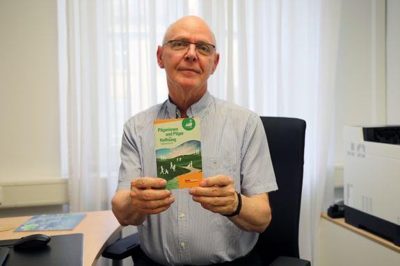 Domvikar Paul Weismantel hat die Texte für das Gebetsheft „Pilgerinnen und Pilger der Hoffnung“ zum Heiligen Jahr 2025 verfasst.