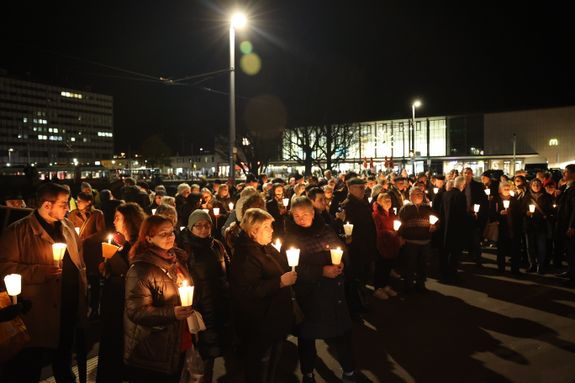 An die erste Deportation von jüdischen Menschen aus Würzburg durch die Nationalsozialisten am 27. November 1941 erinnerte ein von der Gemeinschaft Sant